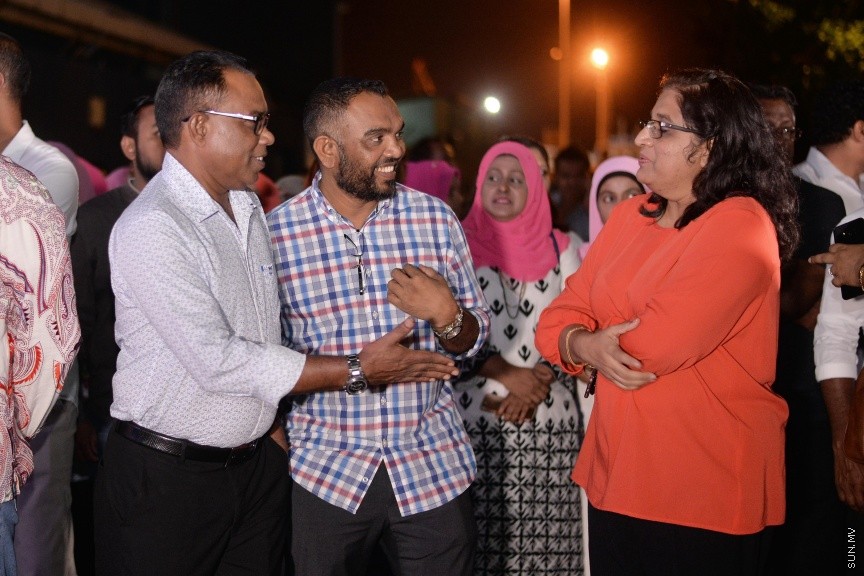 ޑިސެމްބަރ 12، 2017: ރިޔާސީ އިންތިހާބަށް ތައްޔާރު ވުމުގެ ގޮތުން ރައީސް ޔާމީންގެ ރަސްމީ ކެމްޕޭން އޮފީސް ހުޅުވުމަށް ބޭއްވި ހަފްލާގެ ތެރެއިން --- ސަން ފޮޓޯ/ ފަޔާޒު މޫސާ