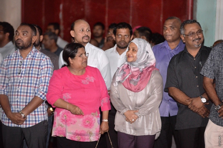 ޑިސެމްބަރ 12، 2017: ރިޔާސީ އިންތިހާބަށް ތައްޔާރު ވުމުގެ ގޮތުން ރައީސް ޔާމީންގެ ރަސްމީ ކެމްޕޭން އޮފީސް ހުޅުވުމަށް ބޭއްވި ހަފްލާގެ ތެރެއިން --- ސަން ފޮޓޯ/ ފަޔާޒު މޫސާ