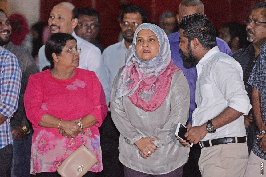 ޑިސެމްބަރ 12، 2017: ރިޔާސީ އިންތިހާބަށް ތައްޔާރު ވުމުގެ ގޮތުން ރައީސް ޔާމީންގެ ރަސްމީ ކެމްޕޭން އޮފީސް ހުޅުވުމަށް ބޭއްވި ހަފްލާގެ ތެރެއިން --- ސަން ފޮޓޯ/ ފަޔާޒު މޫސާ