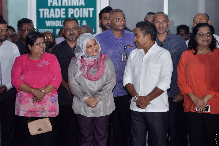 ޑިސެމްބަރ 12، 2017: ރިޔާސީ އިންތިހާބަށް ތައްޔާރު ވުމުގެ ގޮތުން ރައީސް ޔާމީންގެ ރަސްމީ ކެމްޕޭން އޮފީސް ހުޅުވުމަށް ބޭއްވި ހަފްލާގެ ތެރެއިން --- ސަން ފޮޓޯ/ ފަޔާޒު މޫސާ