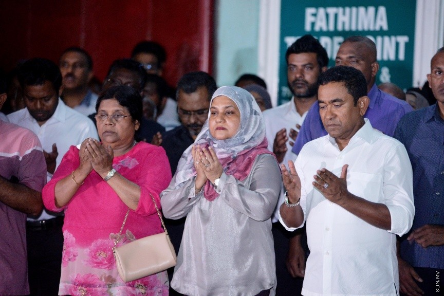 ޑިސެމްބަރ 12، 2017: ރިޔާސީ އިންތިހާބަށް ތައްޔާރު ވުމުގެ ގޮތުން ރައީސް ޔާމީންގެ ރަސްމީ ކެމްޕޭން އޮފީސް ހުޅުވުމަށް ބޭއްވި ހަފްލާގެ ތެރެއިން --- ސަން ފޮޓޯ/ ފަޔާޒު މޫސާ
