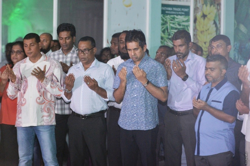 ޑިސެމްބަރ 12، 2017: ރިޔާސީ އިންތިހާބަށް ތައްޔާރު ވުމުގެ ގޮތުން ރައީސް ޔާމީންގެ ރަސްމީ ކެމްޕޭން އޮފީސް ހުޅުވުމަށް ބޭއްވި ހަފްލާގެ ތެރެއިން --- ސަން ފޮޓޯ/ ފަޔާޒު މޫސާ