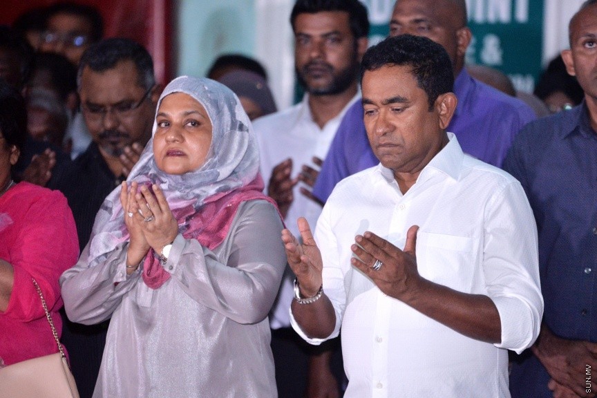 ޑިސެމްބަރ 12، 2017: ރިޔާސީ އިންތިހާބަށް ތައްޔާރު ވުމުގެ ގޮތުން ރައީސް ޔާމީންގެ ރަސްމީ ކެމްޕޭން އޮފީސް ހުޅުވުމަށް ބޭއްވި ހަފްލާގެ ތެރެއިން --- ސަން ފޮޓޯ/ ފަޔާޒު މޫސާ