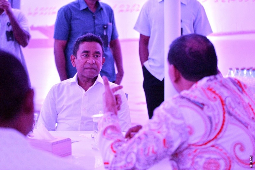 ޑިސެމްބަރ 12، 2017: ރިޔާސީ އިންތިހާބަށް ތައްޔާރު ވުމުގެ ގޮތުން ރައީސް ޔާމީންގެ ރަސްމީ ކެމްޕޭން އޮފީސް ހުޅުވުމަށް ބޭއްވި ހަފްލާގެ ތެރެއިން --- ސަން ފޮޓޯ/ ފަޔާޒު މޫސާ
