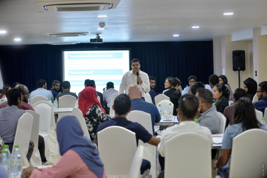 މަޓާޓޯ އާއި ސްރީލަންކާގެ ޓްރެއިނިން އިންސްޓިޓިއުޓެއް ކަމަށްވާ މެކުއޭ ރެން އެންޑް ޖޯންސް އާއި ގުޅިގެން ފަތުރުވެރިކަމުގެ ދާއިރާއަށް ހާއްސަކޮށްގެން ދެ ދުވަހުގެ މުއްދަތަށް ކުރިއަށްގެންދާ ތަމްރީން ޕްރޮގްރާމްގެތެރެއިން---ސަން ފޮޓޯ/ މުހައްމަދު އަފްރާޙް