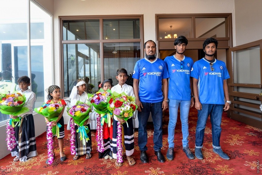 ސިޔާމް މައުރޫފް ސޮކާ ކަޕްގެ ފައިނަލް މެޗުގެ ހާއްސަމެހެމާން،  ޗެލްސީ އަދި އައިވަރީ ކޯސްޓުގެ ކުރީގެ ކުޅުންތެރިޔާ ޑިޑިއޭ ޑްރޮގްބާ ރާއްޖެ  އައުން---ސަން ފޮޓޯ/ މުހައްމަދު އަފްރާހް 