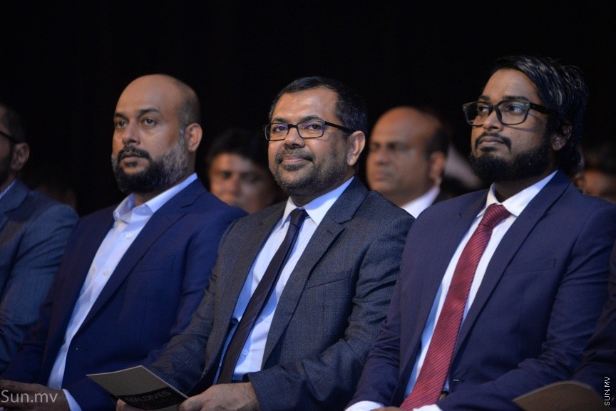 ފުޓްބޯލް އެސޯސިއޭޝަން އޮފް މޯލްޑިވްސް (އެފްއޭއެމް)އާއި މޯލްޑިވްސް ފުޓްބޯލް ޑޮޓްކޮމް ގުޅިގެން ކުރިއަށްގެންދިޔަ މޯލްޑިވްސް ފުޓްބޯލް އެވޯޑް ނައިޓްގެ ތެރެއިން:  މޯލްޑިވްސް ފުޓްބޯލް އެވޯޑްގެ ހާއްސަ މެހެމާނެއްގެ ގޮތުން ބާސެލޯނާ އަދި ސްޕެއިންގެ ކުރީގެ ކެޕްޓަން ކާލްސް ޕުޔޯލް ވަނީ ބައިވެރިވެފަ---ސަން ފޮޓޯ/ މުހައްމަދު އަފްރާހް 