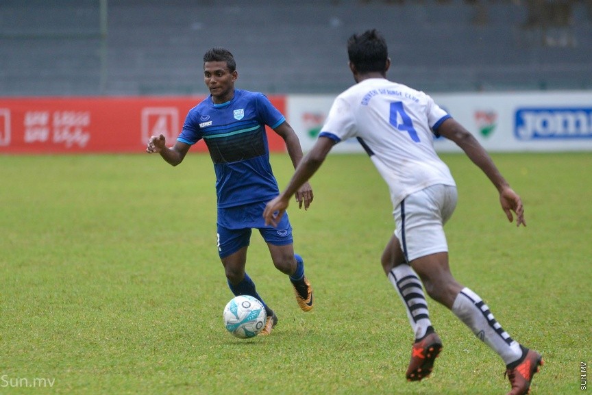 ތިންވަނަ ޑިވިޝަންގެ ކުއާޓަރ ފައިނަލްގައި ޕޮލިސް ކުލަބް އާއި ދިވެހި ސިފައިންގެ ކުލަބް ބައްދަލުކުރި މެޗުގެތެރެއިން: މި މެޗް ނިމުނީ 1-0ން ދިވެހި ސިފައިންގެ ކްލަބު މޮޅުވެ، ސެމީން ޖާގަ ހޯދައިގެން---ސަން ފޮޓޯ/ މުހައްމަދު އަފްރާހް 