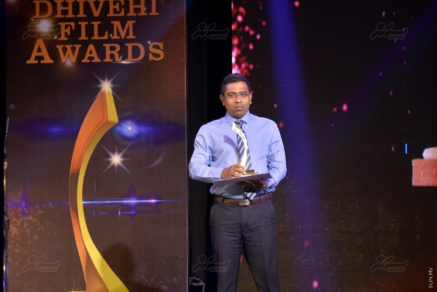  އަށްވަނަ ދިވެހި ފިލްމު އެވޯޑްސް:  އޮލިމްޕަހުގައި ބޭއްވި މި ރަސްމިއްޔާތުުގައި އެވޯޑް ދީފައިވަނީ 2014 އިން 2016 އާ ދެމެދު ރިލީޒްކޮށްފައިވާ ފިލްމުތަކަށެ، އަދި ފިލްމީ ދާއިރާގައި ދެވޭ އެންމެ ޝަރަފުވެރި އެވޯޑު ކަމަށްވާ ލައިފްޓައިމް އެޗީވްމެންޓް އެވޯޑް ހާސިލްކުރެއްވީ މުސްތަފާ ހުސައިން އަދި އަސްލަމް ރަޝީދެވެ---ސަން ފޮޓޯ/ މުހައްމަދު އަފްރާހް 