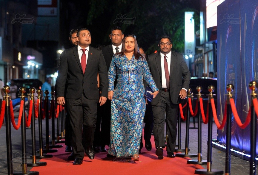  އަށްވަނަ ދިވެހި ފިލްމު އެވޯޑްސް:  އޮލިމްޕަހުގައި ބޭއްވި މި ރަސްމިއްޔާތުުގައި އެވޯޑް ދީފައިވަނީ 2014 އިން 2016 އާ ދެމެދު ރިލީޒްކޮށްފައިވާ ފިލްމުތަކަށެ، އަދި ފިލްމީ ދާއިރާގައި ދެވޭ އެންމެ ޝަރަފުވެރި އެވޯޑު ކަމަށްވާ ލައިފްޓައިމް އެޗީވްމެންޓް އެވޯޑް ހާސިލްކުރެއްވީ މުސްތަފާ ހުސައިން އަދި އަސްލަމް ރަޝީދެވެ---ސަން ފޮޓޯ/ މުހައްމަދު އަފްރާހް 