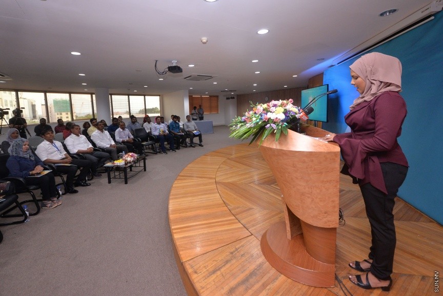 ފަތުރުވެރިކަމުގެ ދާއިރާއަށް ހާއްސަކޮށްގެން ސަން މީޑިއާ ގުރޫޕުން " މޯލްޑިވް އައިލެންޑްސް" ގެ ނަމުގައި މަޖައްލާއެއް ނެރުން: ސްޓެލްކޯ މާލަމުގައި ބޭއްވި ހާއްސަ ރަސްމިއްޔާތެއްގައި އެ މަޖައްލާ ނެރެދެއްވީ ސަން ސިޔާމް އަދި ސަން މީޑިއާ ގުރޫޕްގެ ޗެއާމަން އަދި މެނޭޖިންގ ޑައިރެކްޓަރ އަހްމަދު ސިޔާމް މުހައްމަދެވެ----ސަން ފޮޓޯ/ މުހައްމަދު އަފްރާހް 