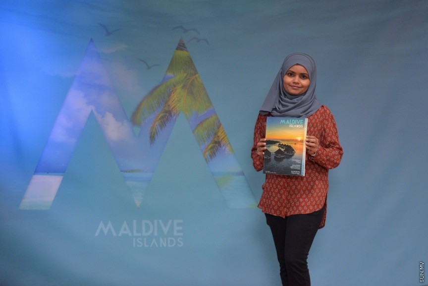 ފަތުރުވެރިކަމުގެ ދާއިރާއަށް ހާއްސަކޮށްގެން ސަން މީޑިއާ ގުރޫޕުން " މޯލްޑިވް އައިލެންޑްސް" ގެ ނަމުގައި މަޖައްލާއެއް ނެރުން: ސްޓެލްކޯ މާލަމުގައި ބޭއްވި ހާއްސަ ރަސްމިއްޔާތެއްގައި އެ މަޖައްލާ ނެރެދެއްވީ ސަން ސިޔާމް އަދި ސަން މީޑިއާ ގުރޫޕްގެ ޗެއާމަން އަދި މެނޭޖިންގ ޑައިރެކްޓަރ އަހްމަދު ސިޔާމް މުހައްމަދެވެ----ސަން ފޮޓޯ/ މުހައްމަދު އަފްރާހް 