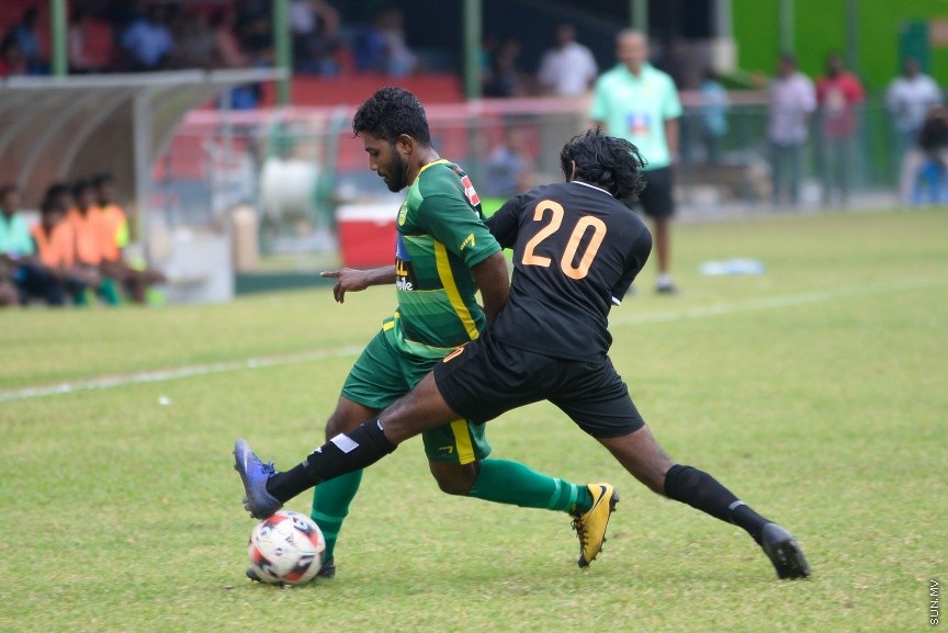 ޔޫތު ޗެމްޕިއަންޝިޕްގައި އީގަލްސް އާއި މާޒިޔާ ބައްދަލު ކުރި މެޗުގެ ތެރެއިން: މި މެޗު ޕެނަލްޓީ ޖަހައިގެން 8-7 އިން ކާމިޔާބު ކޮށް ތަށި އުުފުލާލީ އީގަލްސްއިން-- ސަންފޮޓޯ/ މުހައްމަދު އަފްރާހް
