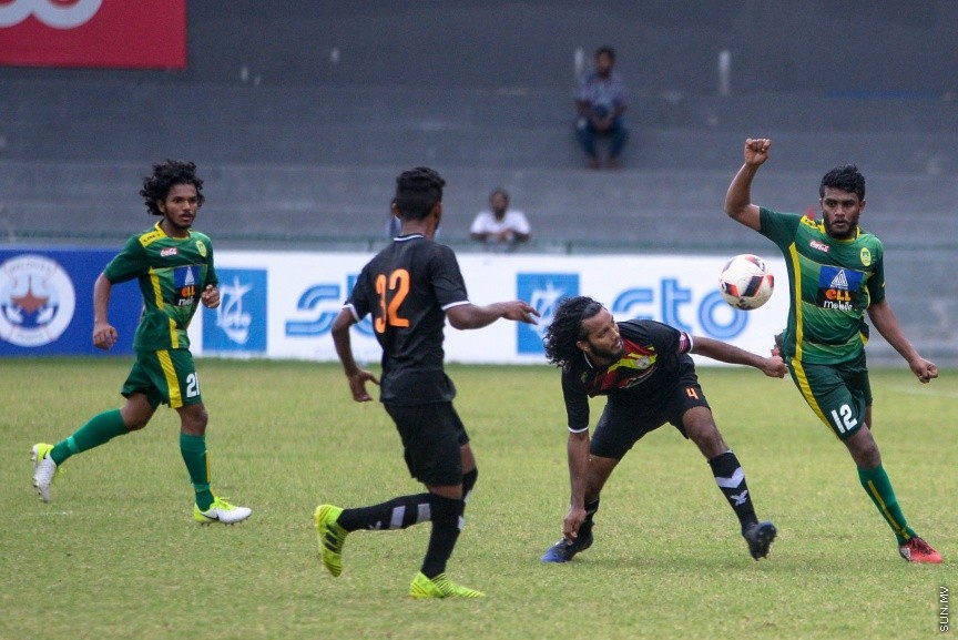 ޔޫތު ޗެމްޕިއަންޝިޕްގައި އީގަލްސް އާއި މާޒިޔާ ބައްދަލު ކުރި މެޗުގެ ތެރެއިން: މި މެޗު ޕެނަލްޓީ ޖަހައިގެން 8-7 އިން ކާމިޔާބު ކޮށް ތަށި އުުފުލާލީ އީގަލްސްއިން-- ސަންފޮޓޯ/ މުހައްމަދު އަފްރާހް
