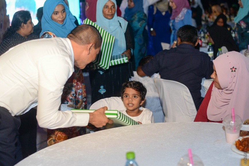 ސަދަގާތު ފައުންޑޭޝަނުން ބޭއްވި ހިތާނީ ފެސްޓިވަލް ނިންމުމުގެ  ރަސްމިއްޔާތުގެ ތެރެއިން---ސަން ފޮޓޯ/ މުހައްމަދު އަފްރާހް 