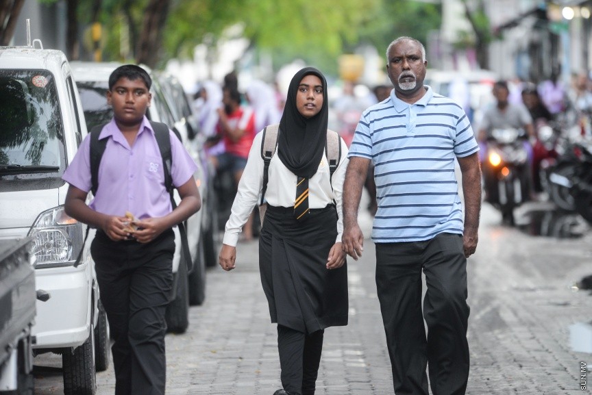 ޖެނުއަރީ 14، 2018: ދޮޅު މަހަށް ވުރެ ދިގު ޗުއްޓީއަކަށް ފަހު، 81،000 ދަރިވަރުންނާ އެކު ދިރާސީ އާ އަހަރުގެ ކިޔެވުން ފަށުން -- ސަން ފޮޓޯ/ ފަޔާޒު މޫސާ