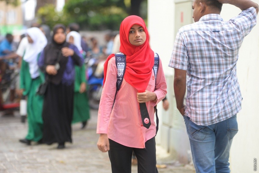 ޖެނުއަރީ 14، 2018: ދޮޅު މަހަށް ވުރެ ދިގު ޗުއްޓީއަކަށް ފަހު، 81،000 ދަރިވަރުންނާ އެކު ދިރާސީ އާ އަހަރުގެ ކިޔެވުން ފަށުން -- ސަން ފޮޓޯ/ ފަޔާޒު މޫސާ