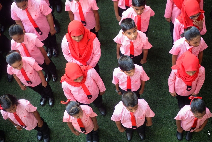 ޖެނުއަރީ 14، 2018: ދޮޅު މަހަށް ވުރެ ދިގު ޗުއްޓީއަކަށް ފަހު، 81،000 ދަރިވަރުންނާ އެކު ދިރާސީ އާ އަހަރުގެ ކިޔެވުން ފަށުން -- ސަން ފޮޓޯ/ ފަޔާޒު މޫސާ