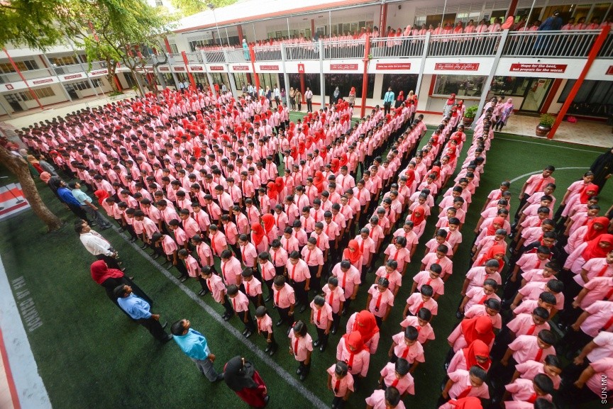 ޖެނުއަރީ 14، 2018: ދޮޅު މަހަށް ވުރެ ދިގު ޗުއްޓީއަކަށް ފަހު، 81،000 ދަރިވަރުންނާ އެކު ދިރާސީ އާ އަހަރުގެ ކިޔެވުން ފަށުން -- ސަން ފޮޓޯ/ ފަޔާޒު މޫސާ