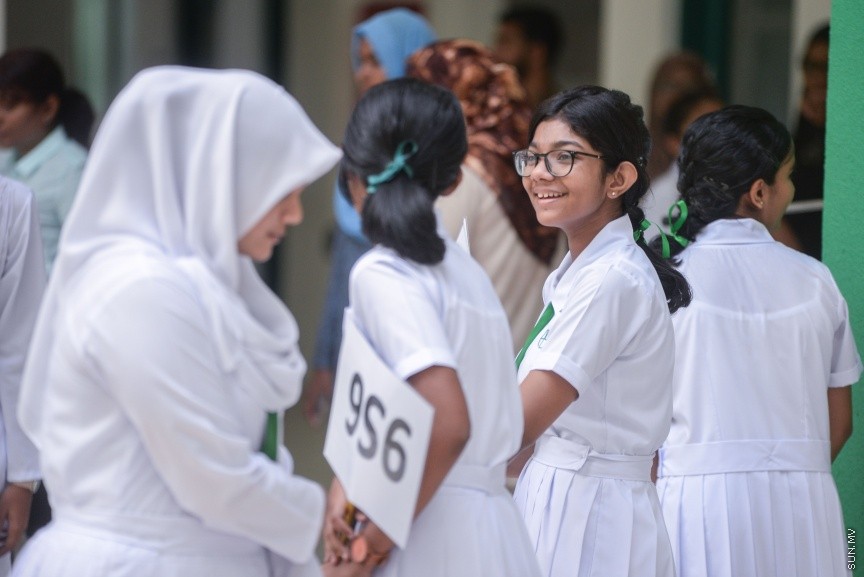 ޖެނުއަރީ 14، 2018: ދޮޅު މަހަށް ވުރެ ދިގު ޗުއްޓީއަކަށް ފަހު، 81،000 ދަރިވަރުންނާ އެކު ދިރާސީ އާ އަހަރުގެ ކިޔެވުން ފަށުން -- ސަން ފޮޓޯ/ ފަޔާޒު މޫސާ