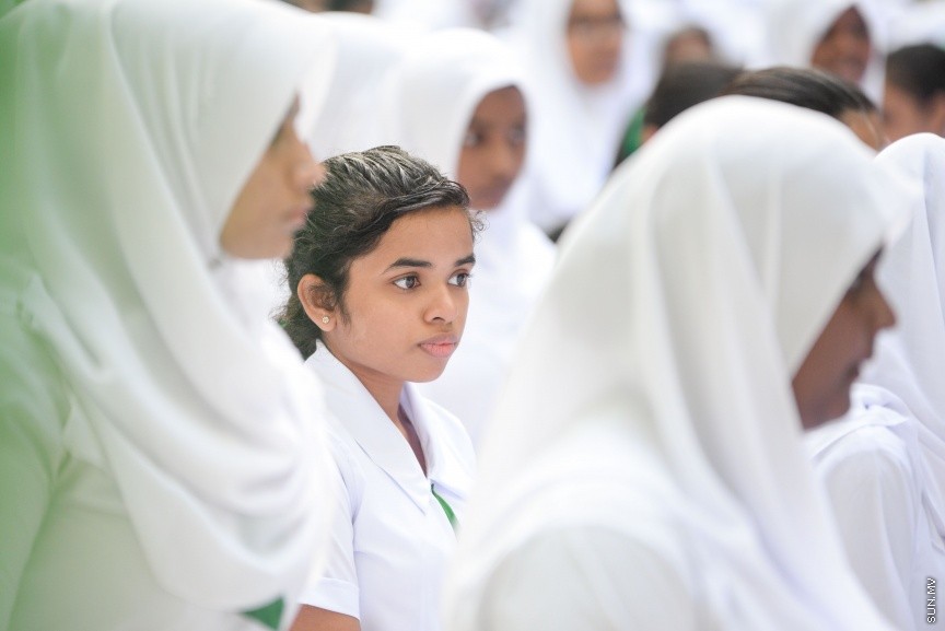 ޖެނުއަރީ 14، 2018: ދޮޅު މަހަށް ވުރެ ދިގު ޗުއްޓީއަކަށް ފަހު، 81،000 ދަރިވަރުންނާ އެކު ދިރާސީ އާ އަހަރުގެ ކިޔެވުން ފަށުން -- ސަން ފޮޓޯ/ ފަޔާޒު މޫސާ