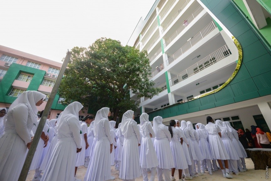 ޖެނުއަރީ 14، 2018: ދޮޅު މަހަށް ވުރެ ދިގު ޗުއްޓީއަކަށް ފަހު، 81،000 ދަރިވަރުންނާ އެކު ދިރާސީ އާ އަހަރުގެ ކިޔެވުން ފަށުން -- ސަން ފޮޓޯ/ ފަޔާޒު މޫސާ
