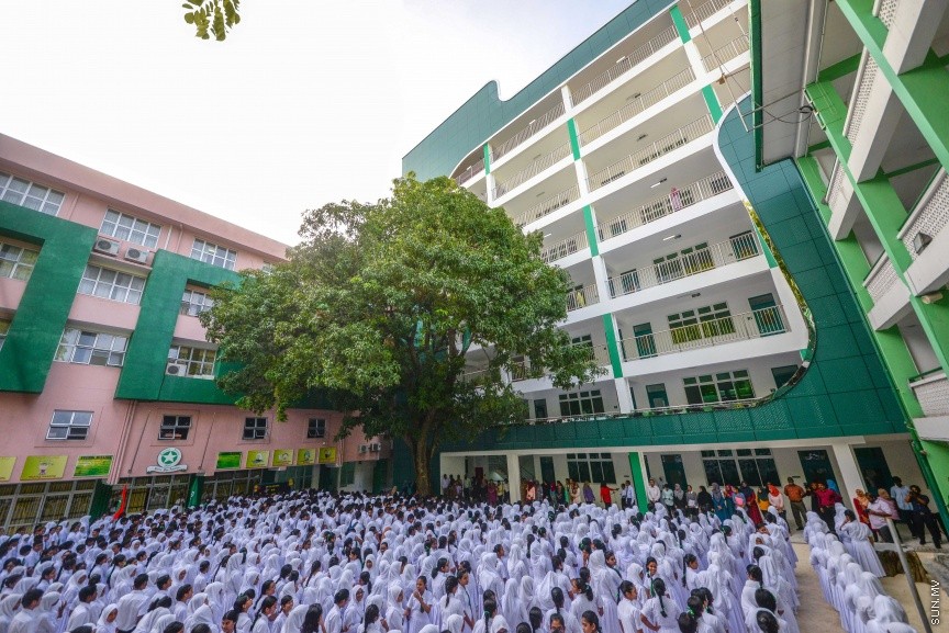 ޖެނުއަރީ 14، 2018: ދޮޅު މަހަށް ވުރެ ދިގު ޗުއްޓީއަކަށް ފަހު، 81،000 ދަރިވަރުންނާ އެކު ދިރާސީ އާ އަހަރުގެ ކިޔެވުން ފަށުން -- ސަން ފޮޓޯ/ ފަޔާޒު މޫސާ