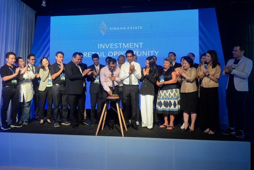  17 ޖެނުއަރީ 2018: އެނބޫދޫފަޅުގައި އިންވެސްޓްކުރުމަށްޓަކައި ބޭރުގެ ފަރާތްތަކާއި ދިވެހި ވިޔަފާރިތައް ގުޅައިދިނުމަށް ބާއްވާ އިންވެސްޓްމެންޓް ރީޓެއިލް އޮޕަޗިއުނިޓީ ފޯރަމް: ތައިލެންޑުގެ ސިންހަ އެސްޓޭޓުން، އާޓުގެލެރީގައި ބާއްވާ މި ފޯރަމް ކުރިއަށް ދާނީ މިއަދު އެކަނި ---ސަން ފޮޓޯ/ މުހައްމަދު އަފްރާހް 