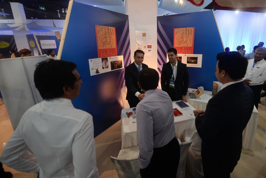  17 ޖެނުއަރީ 2018: އެނބޫދޫފަޅުގައި އިންވެސްޓްކުރުމަށްޓަކައި ބޭރުގެ ފަރާތްތަކާއި ދިވެހި ވިޔަފާރިތައް ގުޅައިދިނުމަށް ބާއްވާ އިންވެސްޓްމެންޓް ރީޓެއިލް އޮޕަޗިއުނިޓީ ފޯރަމް: ތައިލެންޑުގެ ސިންހަ އެސްޓޭޓުން، އާޓުގެލެރީގައި ބާއްވާ މި ފޯރަމް ކުރިއަށް ދާނީ މިއަދު އެކަނި ---ސަން ފޮޓޯ/ މުހައްމަދު އަފްރާހް 
