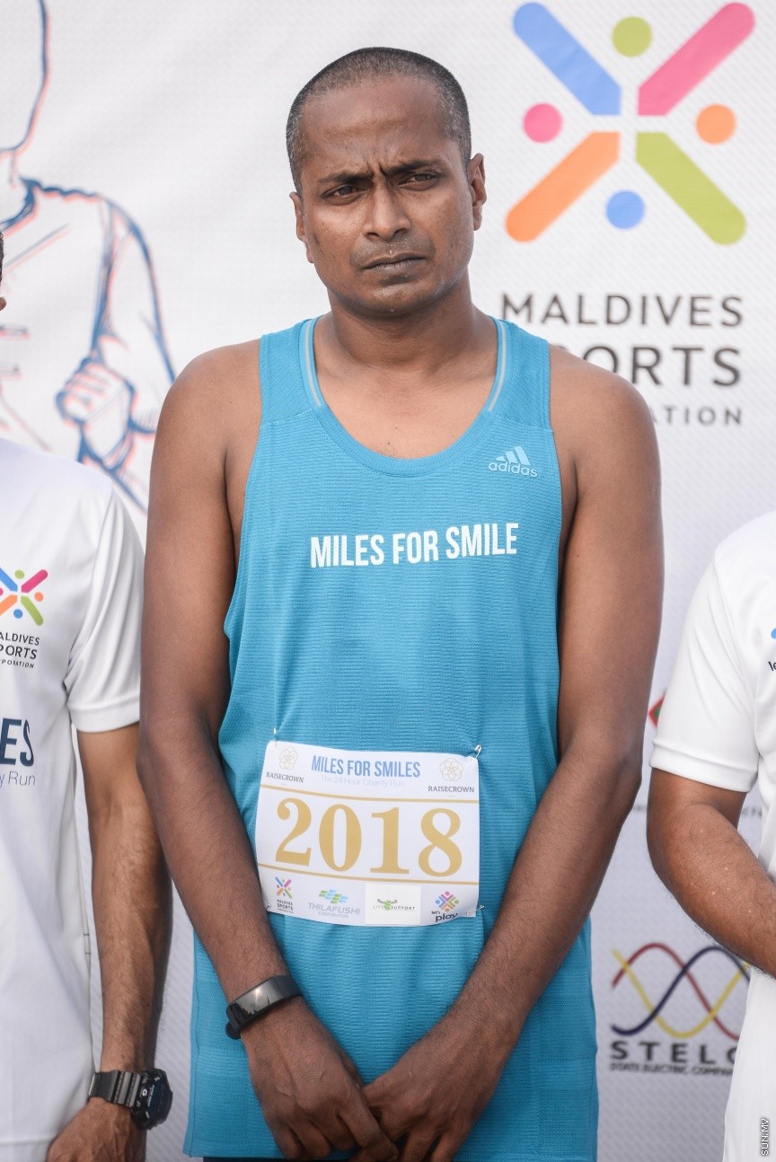 ޖެނުއަރީ 19، 2018: ސްޕޯޓްސް ކޯޕަރޭޝަނުން އިންތިޒާމްކޮށްގެން ބާއްވާ "މައިލްސް ފޯ ސްމައިލްސް" 24 ގަޑިއިރުގެ ޗެރިޓީ ދުވުން ފަށުން: ދުވުން ޝަރަފްވެރިކޮށްދެއްވީ ހެލްތު މިނިސްޓަރު އަބްދުﷲ ނާޒިމް އިބްރާހީމް -- ސަން ފޮޓޯ/ -- ފަޔާޒު މޫސާ
