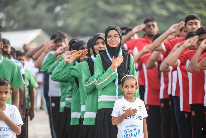 ޖެނުއަރީ 19، 2018: ސްޕޯޓްސް ކޯޕަރޭޝަނުން އިންތިޒާމްކޮށްގެން ބާއްވާ "މައިލްސް ފޯ ސްމައިލްސް" 24 ގަޑިއިރުގެ ޗެރިޓީ ދުވުން ފަށުން: ދުވުން ޝަރަފްވެރިކޮށްދެއްވީ ހެލްތު މިނިސްޓަރު އަބްދުﷲ ނާޒިމް އިބްރާހީމް -- ސަން ފޮޓޯ/ -- ފަޔާޒު މޫސާ