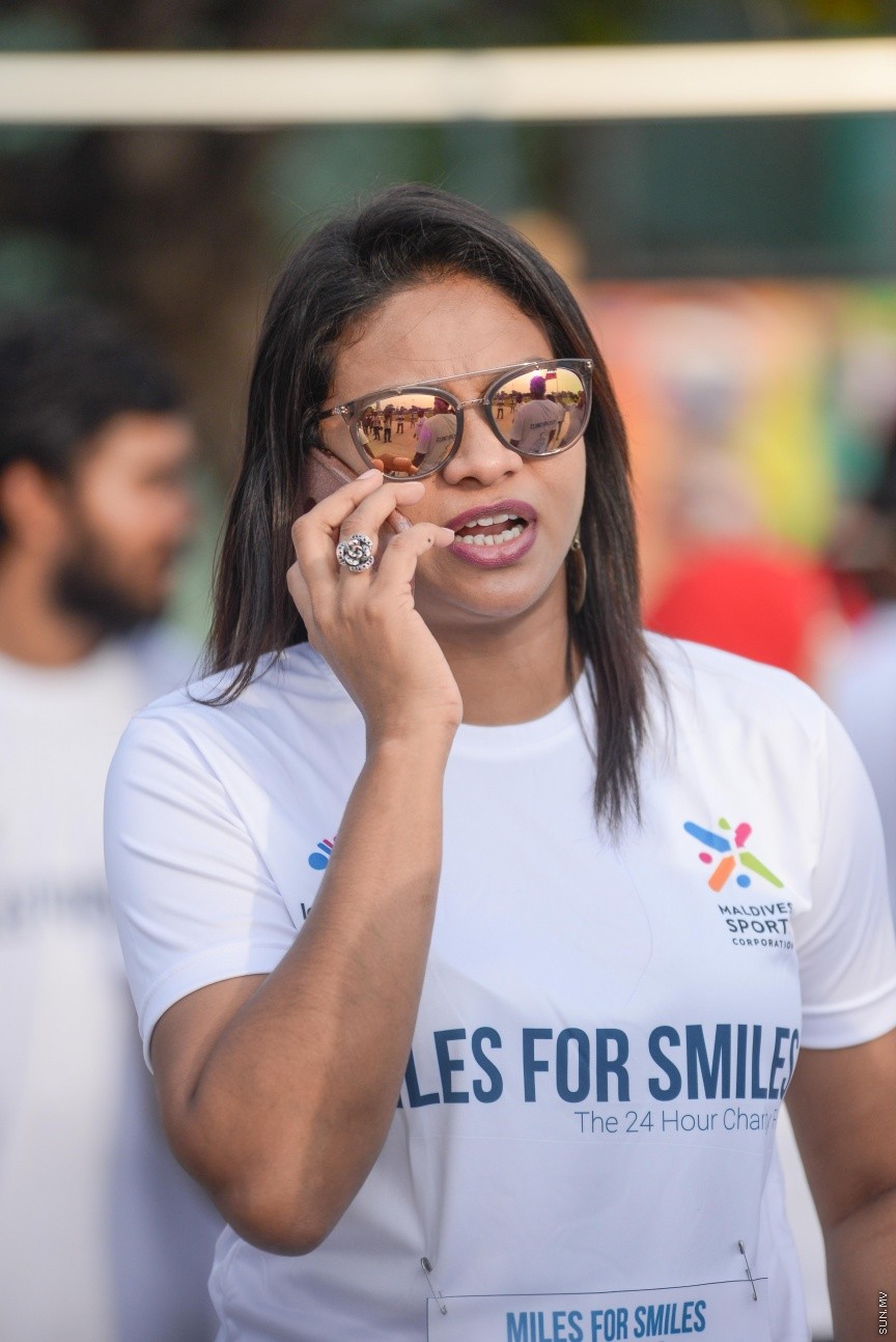 ޖެނުއަރީ 19، 2018: ސްޕޯޓްސް ކޯޕަރޭޝަނުން އިންތިޒާމްކޮށްގެން ބާއްވާ "މައިލްސް ފޯ ސްމައިލްސް" 24 ގަޑިއިރުގެ ޗެރިޓީ ދުވުން ފަށުން: ދުވުން ޝަރަފްވެރިކޮށްދެއްވީ ހެލްތު މިނިސްޓަރު އަބްދުﷲ ނާޒިމް އިބްރާހީމް -- ސަން ފޮޓޯ/ -- ފަޔާޒު މޫސާ