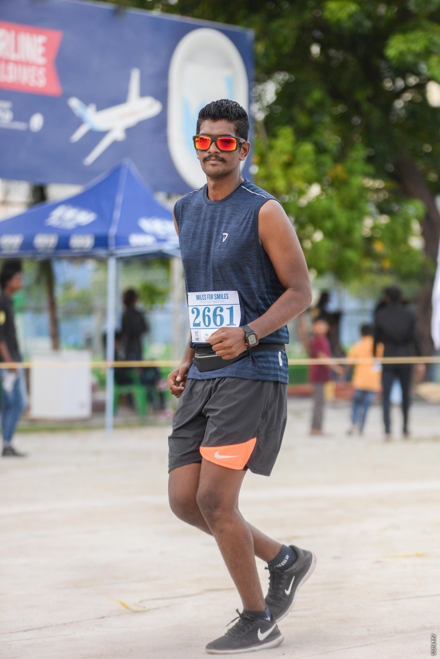 ޖެނުއަރީ 19، 2018: ސްޕޯޓްސް ކޯޕަރޭޝަނުން އިންތިޒާމްކޮށްގެން ބާއްވާ "މައިލްސް ފޯ ސްމައިލްސް" 24 ގަޑިއިރުގެ ޗެރިޓީ ދުވުން ފަށުން: ދުވުން ޝަރަފްވެރިކޮށްދެއްވީ ހެލްތު މިނިސްޓަރު އަބްދުﷲ ނާޒިމް އިބްރާހީމް -- ސަން ފޮޓޯ/ -- ފަޔާޒު މޫސާ