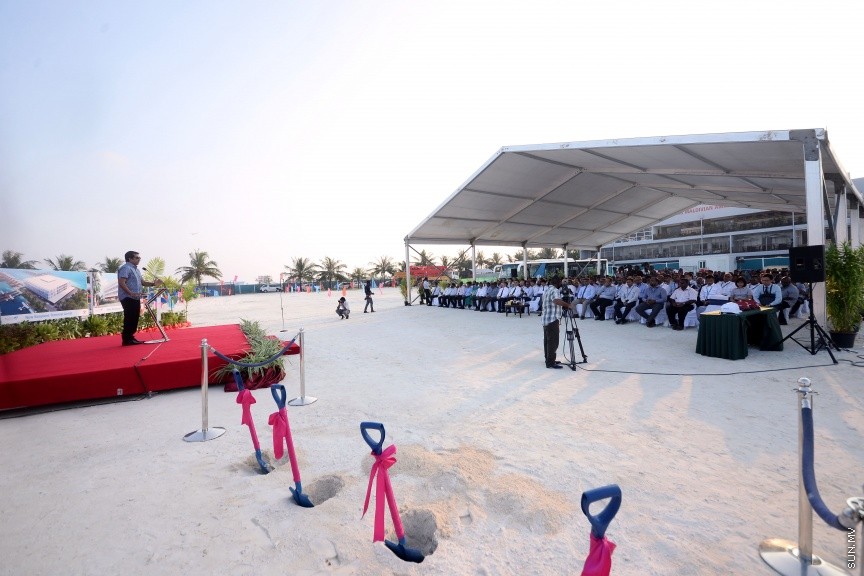 ޖެނުއަރީ 29، 2018: ވެލާނާ އިންޓަނޭޝަނަލް އެއާޕޯޓު ތަރައްގީ ކުރުމަށް ހިންގާ މަޝްރޫއުގެ ތެރޭގައި ހިމެނޭ އާ ސީޕްލޭން ޓާމިނަލްގެ އަމަލީ މަސައްކަތް ފަށުން -- ސަން ފޮޓޯ/ ފަޔާޒު މޫސާ