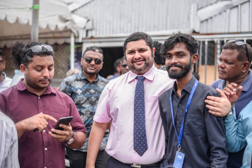 ފެބްރުއަރީ 5، 2018: ރައްޔިތުންގެ މަޖިލީހުގެ މައްޗަންގޮޅި ދެކުނު ދާއިރާގެ މެންބަރު އަބްދުﷲ ޝިނާން އާއި ދަނގަތީ ދާއިރާގެ މެންބަރު އިލްހާމް އަހުމަދު ދޫކޮށްލުމަށް ކްރިމިނަލް ކޯޓުން އަމުރުކުރުން -- ސަން ފޮޓޯ/ ފަޔާޒު މޫސާ