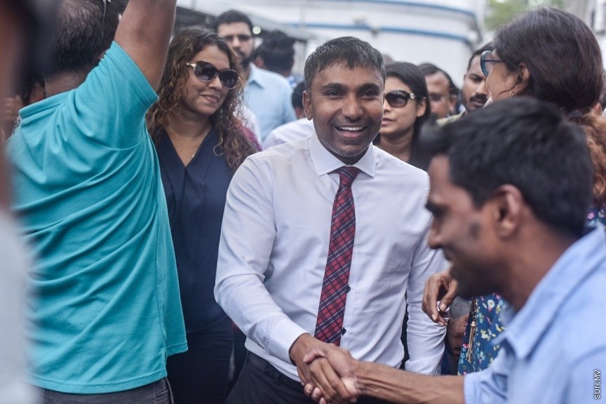 ފެބްރުއަރީ 5، 2018: ރައްޔިތުންގެ މަޖިލީހުގެ މައްޗަންގޮޅި ދެކުނު ދާއިރާގެ މެންބަރު އަބްދުﷲ ޝިނާން އާއި ދަނގަތީ ދާއިރާގެ މެންބަރު އިލްހާމް އަހުމަދު ދޫކޮށްލުމަށް ކްރިމިނަލް ކޯޓުން އަމުރުކުރުން -- ސަން ފޮޓޯ/ ފަޔާޒު މޫސާ