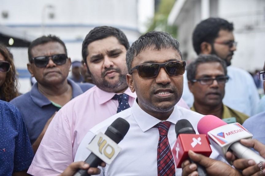 ފެބްރުއަރީ 5، 2018: ރައްޔިތުންގެ މަޖިލީހުގެ މައްޗަންގޮޅި ދެކުނު ދާއިރާގެ މެންބަރު އަބްދުﷲ ޝިނާން އާއި ދަނގަތީ ދާއިރާގެ މެންބަރު އިލްހާމް އަހުމަދު ދޫކޮށްލުމަށް ކްރިމިނަލް ކޯޓުން އަމުރުކުރުން -- ސަން ފޮޓޯ/ ފަޔާޒު މޫސާ