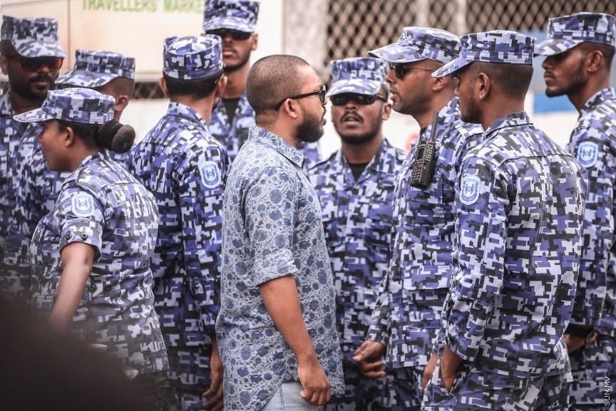 ފެބްރުއަރީ 5، 2018: ރައްޔިތުންގެ މަޖިލީހުގެ މައްޗަންގޮޅި ދެކުނު ދާއިރާގެ މެންބަރު އަބްދުﷲ ޝިނާން އާއި ދަނގަތީ ދާއިރާގެ މެންބަރު އިލްހާމް އަހުމަދު ދޫކޮށްލުމަށް ކްރިމިނަލް ކޯޓުން އަމުރުކުރުން -- ސަން ފޮޓޯ/ ފަޔާޒު މޫސާ