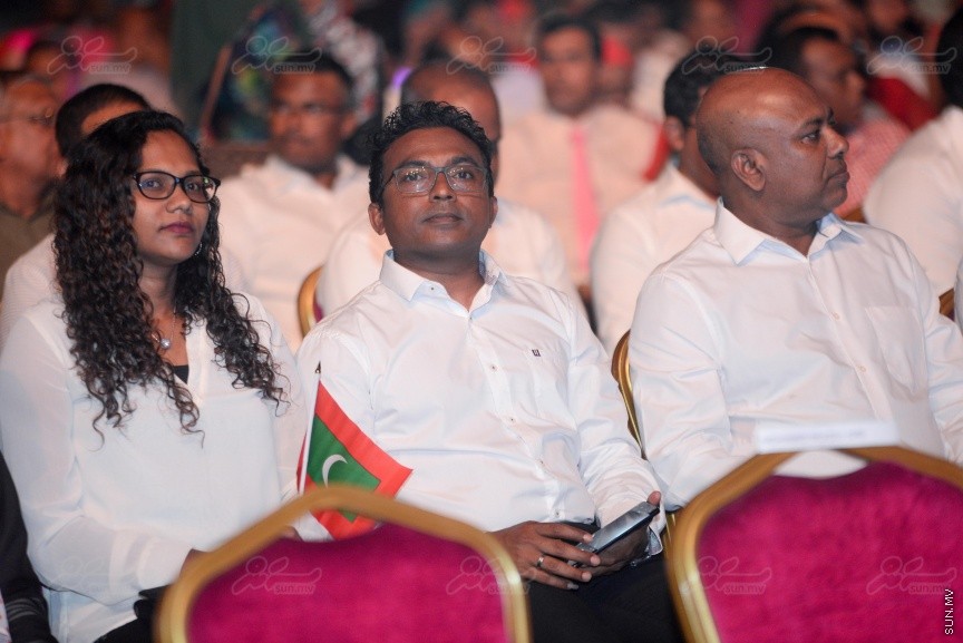 "މަގެ ދީނާ މަގެ ގައުމާ!"ގެ ނަމުގައި ސަރުކާރު ހިންގާ ކޯލިޝަންއިން ކާނިވާ ސަރަހައްދުގައި ބޭއްވި ޖަލްސާގެ ތެރެއިން---ސަން ފޮޓޯ/ މުހައްމަދު އަފްރާހް