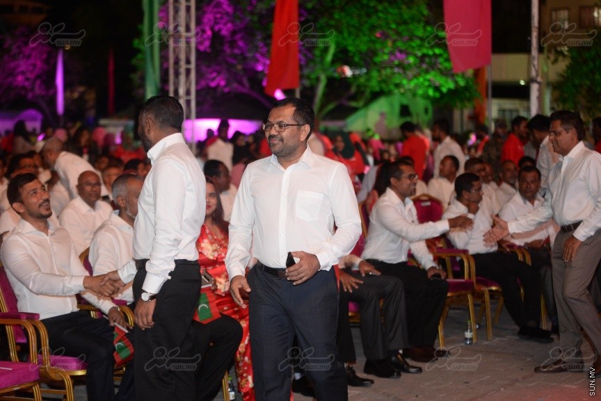 "މަގެ ދީނާ މަގެ ގައުމާ!"ގެ ނަމުގައި ސަރުކާރު ހިންގާ ކޯލިޝަންއިން ކާނިވާ ސަރަހައްދުގައި ބޭއްވި ޖަލްސާގެ ތެރެއިން---ސަން ފޮޓޯ/ މުހައްމަދު އަފްރާހް
