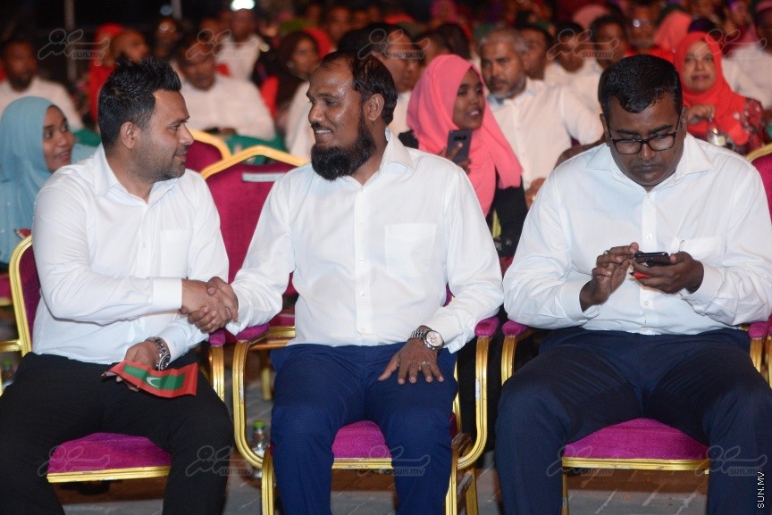 "މަގެ ދީނާ މަގެ ގައުމާ!"ގެ ނަމުގައި ސަރުކާރު ހިންގާ ކޯލިޝަންއިން ކާނިވާ ސަރަހައްދުގައި ބޭއްވި ޖަލްސާގެ ތެރެއިން---ސަން ފޮޓޯ/ މުހައްމަދު އަފްރާހް