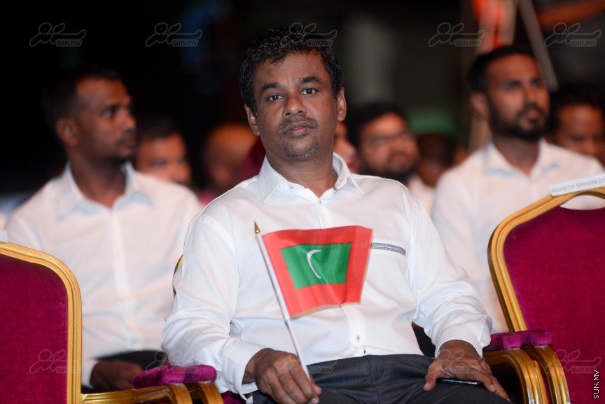 "މަގެ ދީނާ މަގެ ގައުމާ!"ގެ ނަމުގައި ސަރުކާރު ހިންގާ ކޯލިޝަންއިން ކާނިވާ ސަރަހައްދުގައި ބޭއްވި ޖަލްސާގެ ތެރެއިން---ސަން ފޮޓޯ/ މުހައްމަދު އަފްރާހް