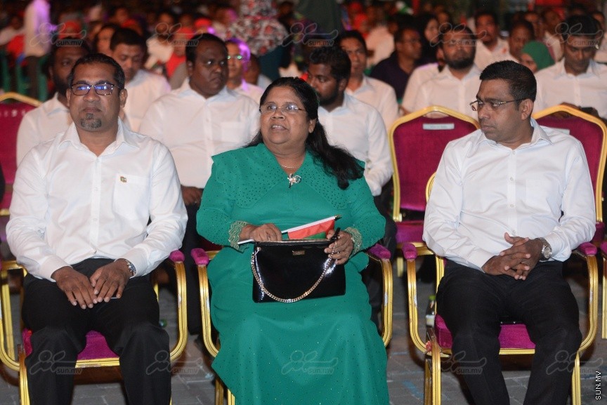 "މަގެ ދީނާ މަގެ ގައުމާ!"ގެ ނަމުގައި ސަރުކާރު ހިންގާ ކޯލިޝަންއިން ކާނިވާ ސަރަހައްދުގައި ބޭއްވި ޖަލްސާގެ ތެރެއިން---ސަން ފޮޓޯ/ މުހައްމަދު އަފްރާހް