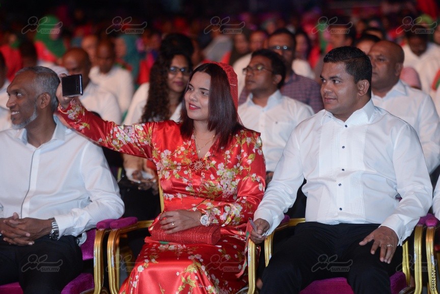 "މަގެ ދީނާ މަގެ ގައުމާ!"ގެ ނަމުގައި ސަރުކާރު ހިންގާ ކޯލިޝަންއިން ކާނިވާ ސަރަހައްދުގައި ބޭއްވި ޖަލްސާގެ ތެރެއިން---ސަން ފޮޓޯ/ މުހައްމަދު އަފްރާހް