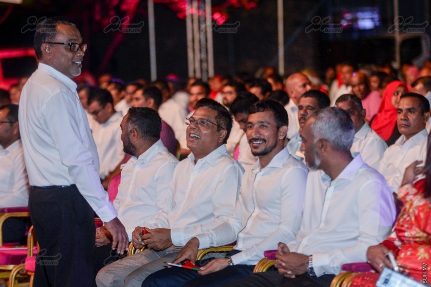 "މަގެ ދީނާ މަގެ ގައުމާ!"ގެ ނަމުގައި ސަރުކާރު ހިންގާ ކޯލިޝަންއިން ކާނިވާ ސަރަހައްދުގައި ބޭއްވި ޖަލްސާގެ ތެރެއިން---ސަން ފޮޓޯ/ މުހައްމަދު އަފްރާހް