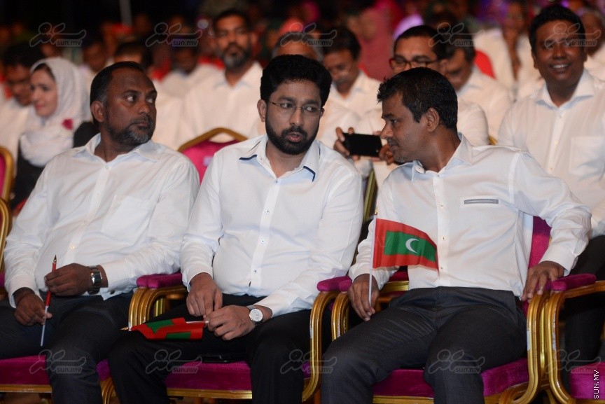 "މަގެ ދީނާ މަގެ ގައުމާ!"ގެ ނަމުގައި ސަރުކާރު ހިންގާ ކޯލިޝަންއިން ކާނިވާ ސަރަހައްދުގައި ބޭއްވި ޖަލްސާގެ ތެރެއިން---ސަން ފޮޓޯ/ މުހައްމަދު އަފްރާހް