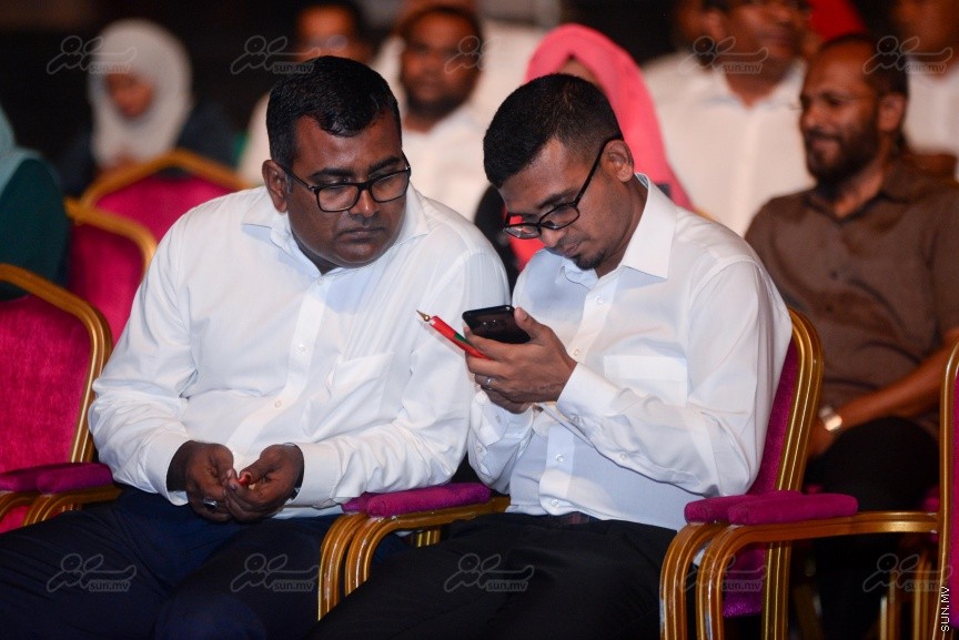 "މަގެ ދީނާ މަގެ ގައުމާ!"ގެ ނަމުގައި ސަރުކާރު ހިންގާ ކޯލިޝަންއިން ކާނިވާ ސަރަހައްދުގައި ބޭއްވި ޖަލްސާގެ ތެރެއިން---ސަން ފޮޓޯ/ މުހައްމަދު އަފްރާހް