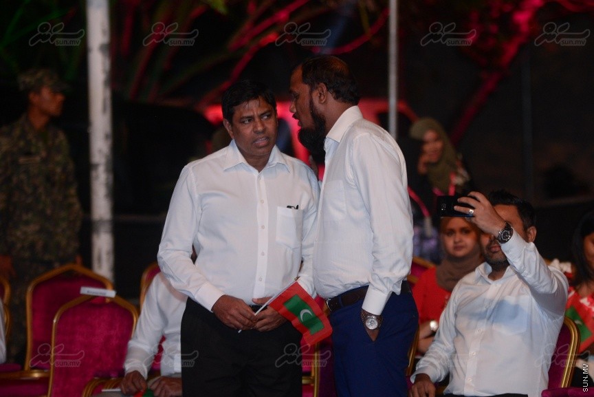 "މަގެ ދީނާ މަގެ ގައުމާ!"ގެ ނަމުގައި ސަރުކާރު ހިންގާ ކޯލިޝަންއިން ކާނިވާ ސަރަހައްދުގައި ބޭއްވި ޖަލްސާގެ ތެރެއިން---ސަން ފޮޓޯ/ މުހައްމަދު އަފްރާހް