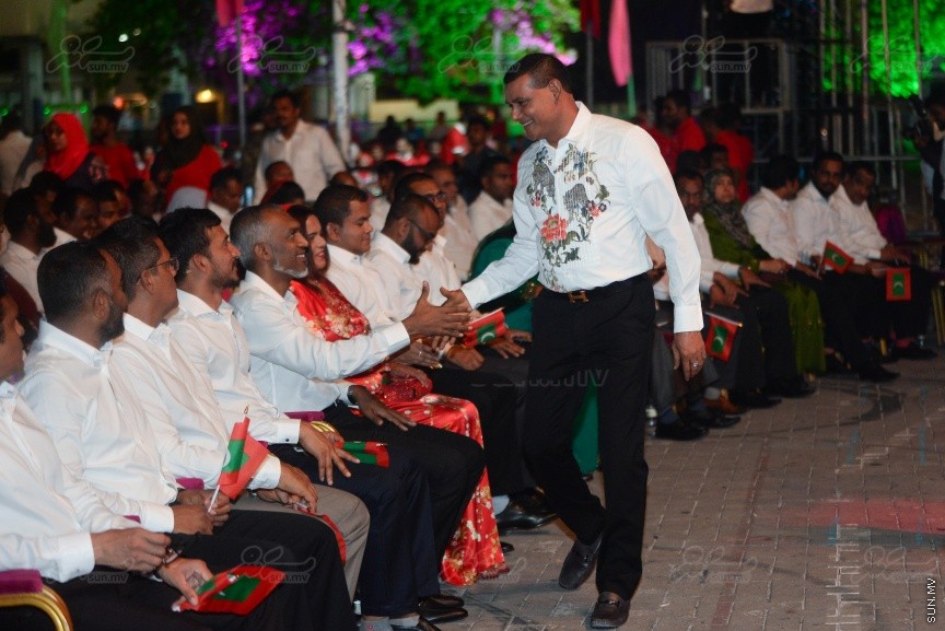 "މަގެ ދީނާ މަގެ ގައުމާ!"ގެ ނަމުގައި ސަރުކާރު ހިންގާ ކޯލިޝަންއިން ކާނިވާ ސަރަހައްދުގައި ބޭއްވި ޖަލްސާގެ ތެރެއިން---ސަން ފޮޓޯ/ މުހައްމަދު އަފްރާހް