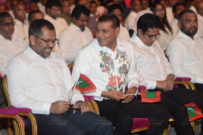 "މަގެ ދީނާ މަގެ ގައުމާ!"ގެ ނަމުގައި ސަރުކާރު ހިންގާ ކޯލިޝަންއިން ކާނިވާ ސަރަހައްދުގައި ބޭއްވި ޖަލްސާގެ ތެރެއިން---ސަން ފޮޓޯ/ މުހައްމަދު އަފްރާހް